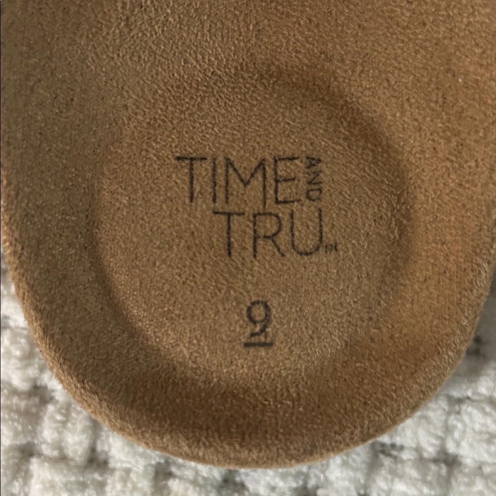 Time and Tru Beige Fleece Slippers - Picture 2 of 8